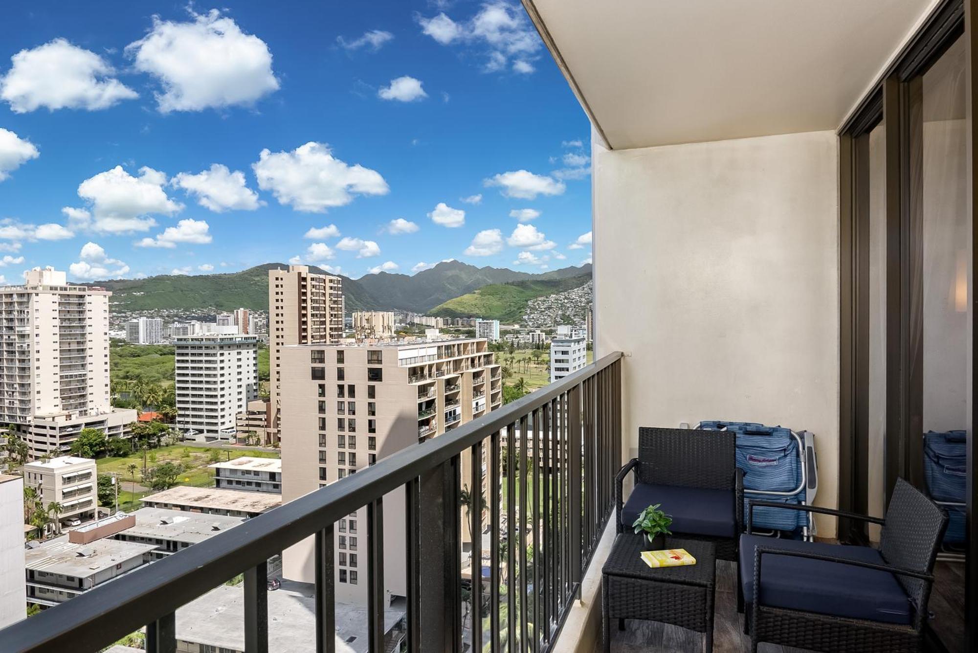 Aloha Vibes With Ocean Views, Near Beach & Parking! Honolulu Exterior photo