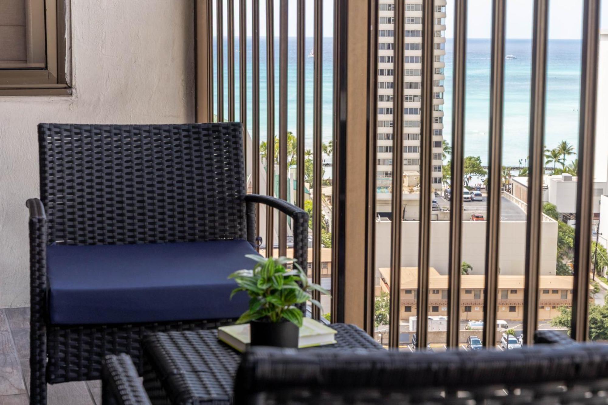 Aloha Vibes With Ocean Views, Near Beach & Parking! Honolulu Exterior photo